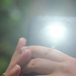 Hãy ngừng sử dụng điện thoại của bạn làm đèn pin