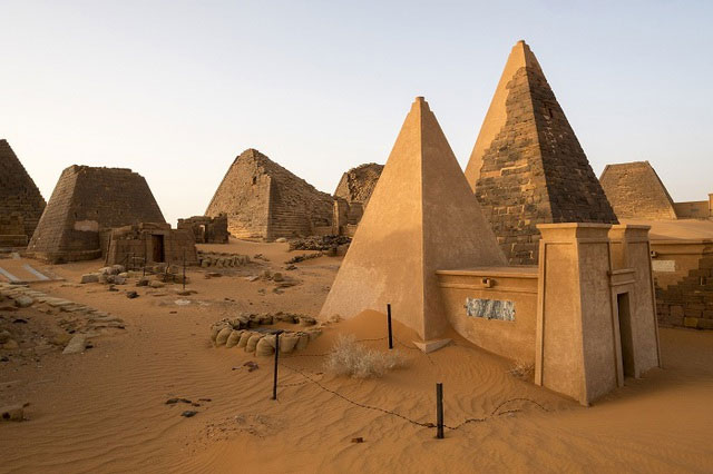 Quần thể kim tự tháp Meroe, Sudan.