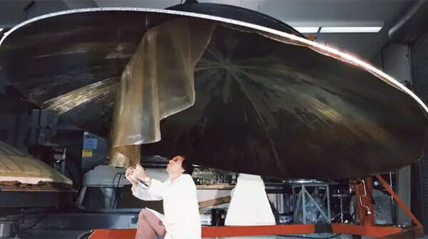 Các kỹ sư NASA đang phải tìm lại hướng dẫn sử dụng các đây 45 năm để khắc phục sự cố của tàu Voyager 1