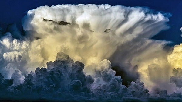 Người đàn ông mắc kẹt trong đám mây suốt 40 phút