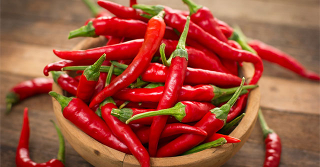 Đừng cho trực tiếp vào tủ lạnh, có cách bảo quản ớt tươi như mới hái đến cả nửa năm