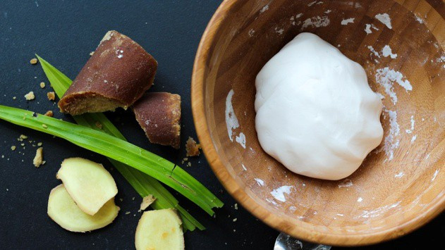 Không hề có nhiệt độ chính xác để đường chảy ra, nó phụ thuộc vào độ nóng.