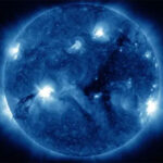 Điều gì sẽ xảy ra khi vật chất lạ xâm nhập vào bầu khí quyển Trái đất?