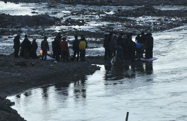 Thủy táng là một trong những tập tục lâu đời tại Tây Tạng