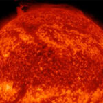 Một phần của Mặt trời bị vỡ rời, cuốn vào vòng xoáy cực