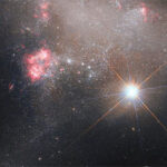 Kính viễn vọng Hubble chụp được sao cực sáng đầy lạ lùng