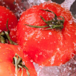 Mách bạn những cách tốt nhất để loại bỏ thuốc trừ sâu, hóa chất độc hại trên rau củ