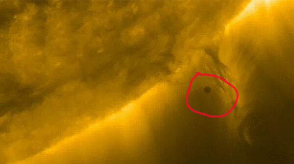 Khoảnh khắc hiếm gặp sao Thủy đi qua Mặt trời được tàu vũ trụ ghi lại