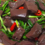 Tiết lợn giúp trẻ lâu, giảm béo, chống cả ung thư nhưng lại "đại kỵ" với những người sau