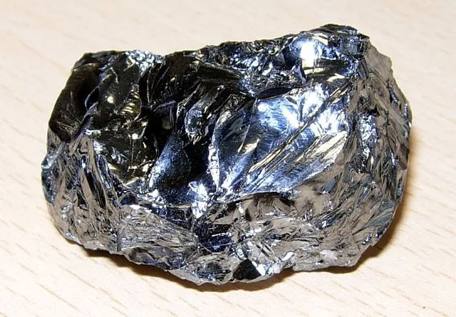 Boron arsenide vận chuyển tốt cả electron và lỗ trống, đồng thời có khả năng dẫn nhiệt tốt. 