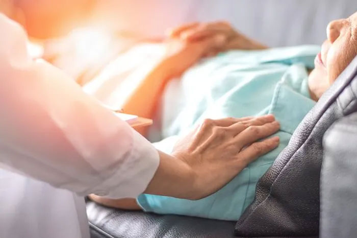 nguoi-sap-qua-doi Thính giác là cơ quan hoạt động cuối cùng trước khi một người qua đời.