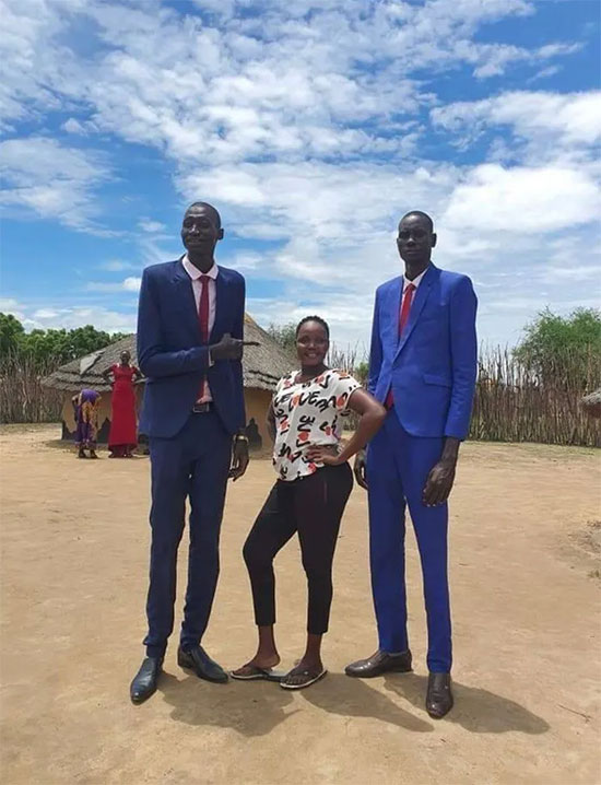 bo-toc-dinka-3 Người Dinka có nguồn gốc từ Gezira ở khu vực ngày nay là Sudan.