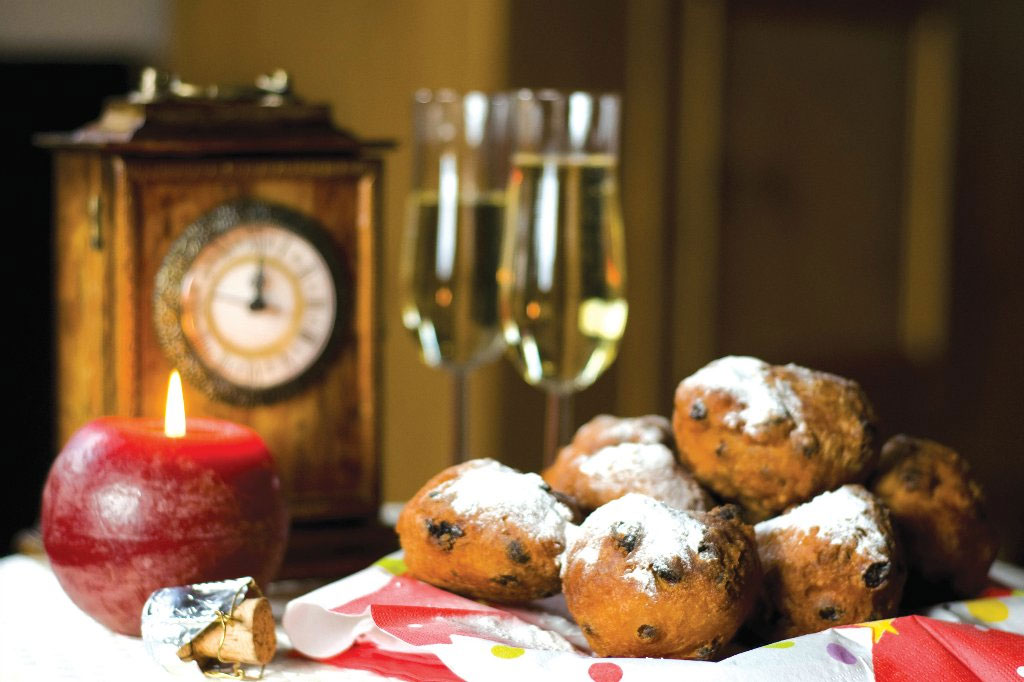 Ba Lan, Hungary và Hà Lan thường ăn bánh donut. Ngoài ra, Hà Lan còn có olie bollen, một loại bánh nướng hình tròn, với nhân táo, nho khô hoặc lý chua. Ba Lan, Hungary và Hà Lan thường ăn bánh donut. Ngoài ra, Hà Lan còn có olie bollen, một loại bánh nướng hình tròn, với nhân táo, nho khô hoặc lý chua.