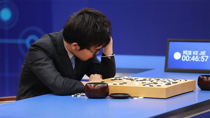 choi-co-vay-voi-ai AlphaGo từng khiến nhiều kỳ thủ con người "ôm hận".