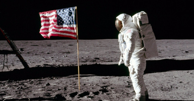 Số phận của những lá cờ Mỹ cắm trên Mặt Trăng