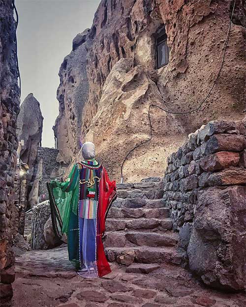 lang-kandovan-1 Ngôi làng được xây dựng trên sườn các dãy núi Soltan Daghi và Sabalan.
