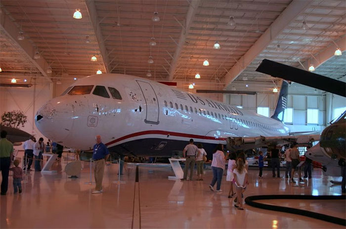 may-bay-airbus-a320 Máy bay hiện đang được trưng bày tại bảo tàng
