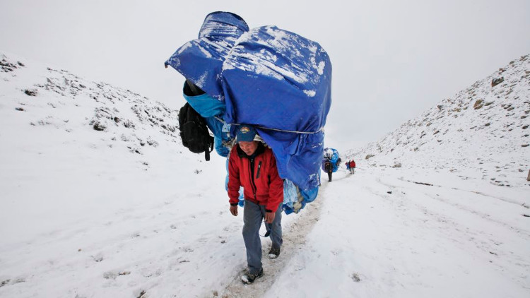 nguoi-sherpa-1 Dân Sherpa là phu khuôn vác chuyên nghiệp mưu sinh trên nóc nhà thế giới.