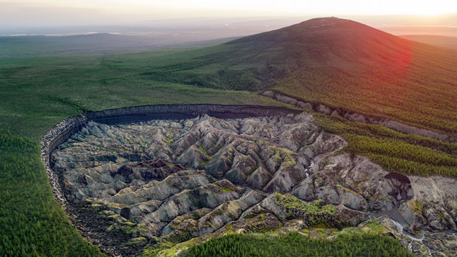 nong-noc-2 Kỳ thực, "con nòng nọc" mà NASA chụp được chính là hố tử thần Batagaika ở Siberia