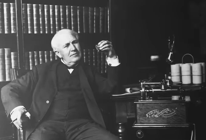 thomas-edison Máy quay đĩa là một trong những phát minh vĩ đại của Thomas Edison.