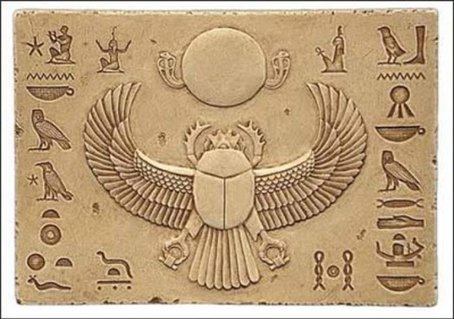 Bọ hung là đại diện cho thần mặt trời Khepri liên quan đến sự hồi sinh Bọ hung là đại diện cho thần mặt trời Khepri liên quan đến sự hồi sinh