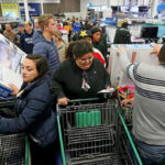 Black Friday là ngày gì và tại sao người ta "phát cuồng" vì Black Friday?