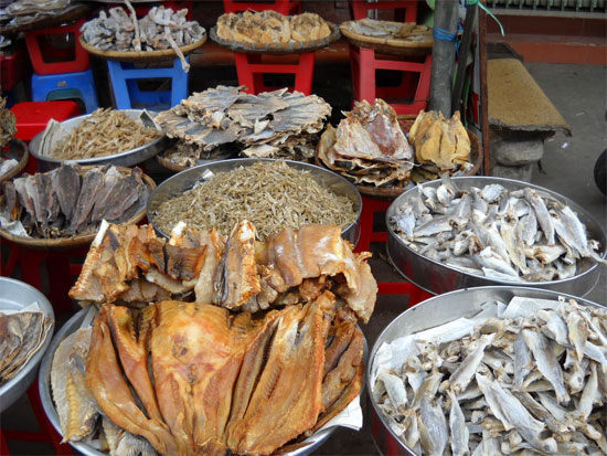 Khi mua cá khô, điều đầu tiên bạn nên quan tâm là màu sắc bên ngoài. Khi mua cá khô, điều đầu tiên bạn nên quan tâm là màu sắc bên ngoài.