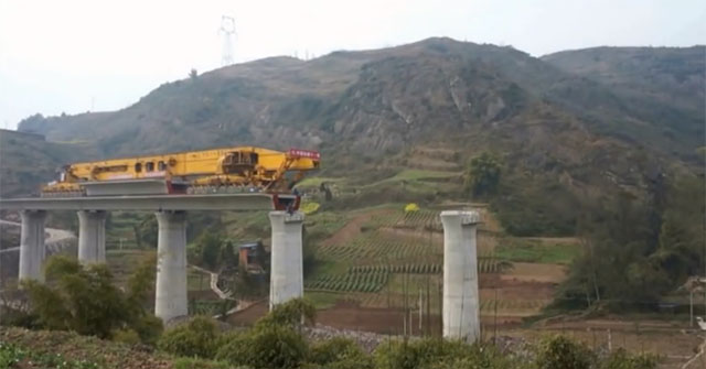 Trung Quốc phát minh “siêu cỗ máy” bất bại, có khả năng xây cầu khổng lồ chỉ trong vài ngày