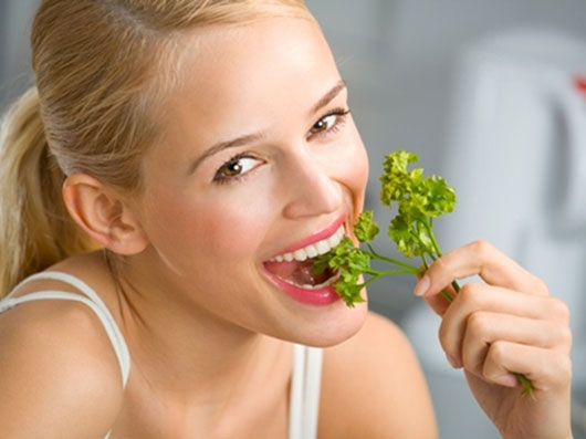 8 cách chống lại thủ phạm gây hôi miệng 8 cách chống lại thủ phạm gây hôi miệng