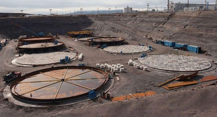 hanford-3 Trong hơn 40 năm, chất thải phóng xạ từ quá trình xử lý plutonium đã được bơm vào 177 bể chứa