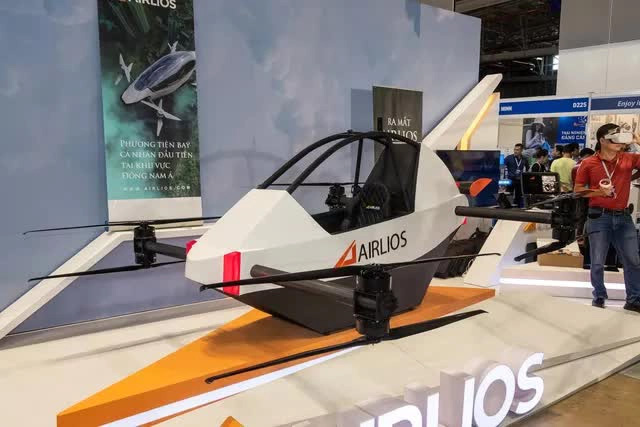 moto-bay-viet-nam Mô tô bay của Airlios tại triển lãm Vietnam Motor Show 2022.