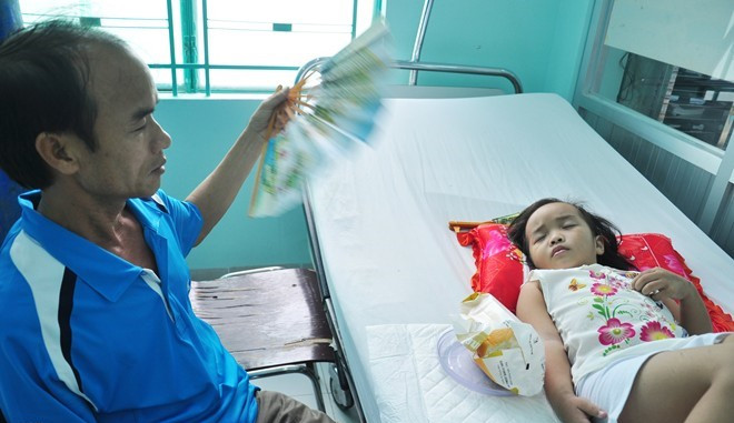 Bệnh nhân sốt xuất huyết điều trị tại Bệnh viện Nhiệt đới Khánh Hòa. ( Bệnh nhân sốt xuất huyết điều trị tại Bệnh viện Nhiệt đới Khánh Hòa. (