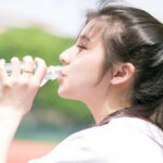 Uống nước nhiều quá cũng không tốt. Những nhóm người nào không nên uống nhiều nước?