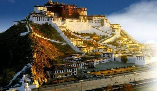 cung-dien-potala Vua Tây Tạng mở rộng cung điện Hongshan và đặt tên cho nó là "Cung điện Potala".