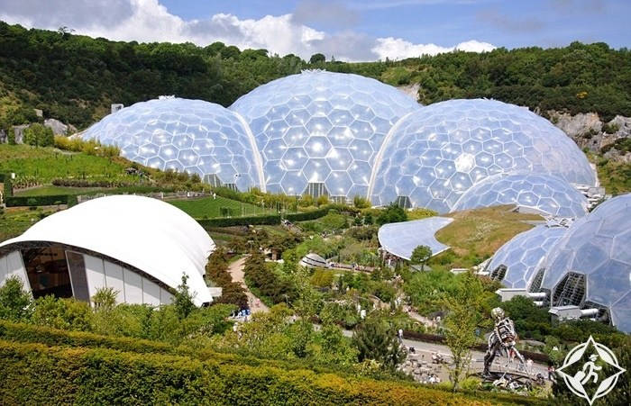 Tòa nhà kính khổng lồ ở Cornwall (phía Tây Nam nước Anh) gồm một loạt nhà vòm trong suốt, có khung sườn làm bằng thép với những hình lục giác nối nhau trông giống như của người ngoài hành tinh. Tòa nhà kính khổng lồ ở Cornwall (phía Tây Nam nước Anh) gồm một loạt nhà vòm trong suốt, có khung sườn làm bằng thép với những hình lục giác nối nhau trông giống như của người ngoài hành tinh.