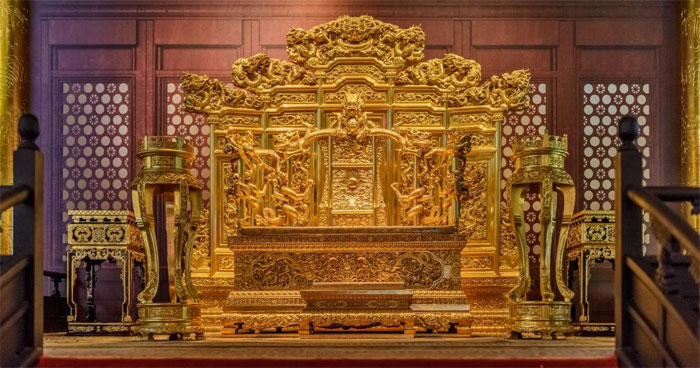 ghe-rong-1 Ghế rồng chỉ dành cho vua.