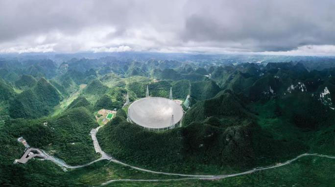 kinh-vien-vong-fast "Sky Eye" của Trung Quốc, siêu kính thiên văn đã phát hiện ra tín hiệu vô tuyến lạ
