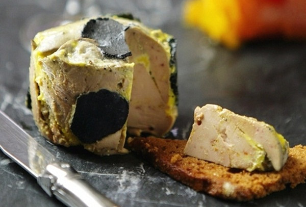 Gan ngỗng vỗ béo có giá không hề rẻ chút nào - khoảng 2 - 3 triệu/kg.