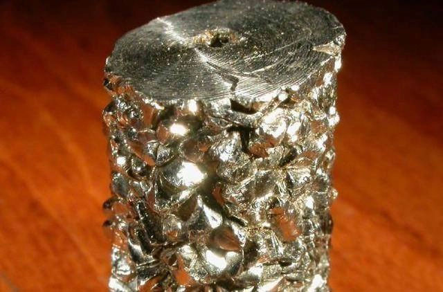 tantalum-hafni-cacbua-1 Tantalum hafni cacbua là một hợp chất hóa học chịu lửa có công thức chung Taₓ Hfy-x Cy